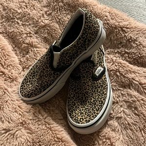 Vans - cheetah print - slip ons